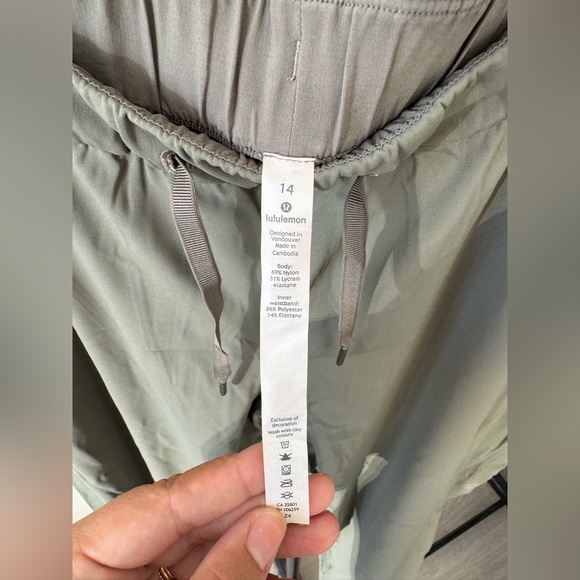 Lululemon On The Fly Pant  (27” inseam), Size 14, 4-Way Stretch Luxstreme - Picture 3 of 5